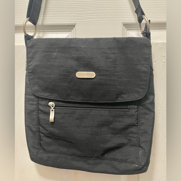 Baggallini Black Medium Crossbody Bag - Picture 2 of 8